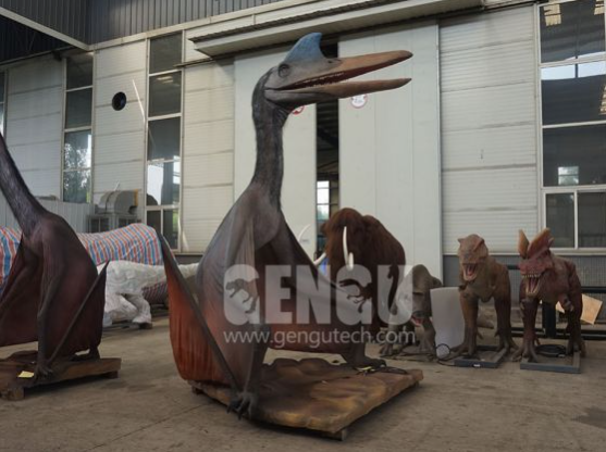 The Role of Sound and Motion in Realistic Dinosaur Displays