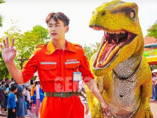 Velociraptor Costume